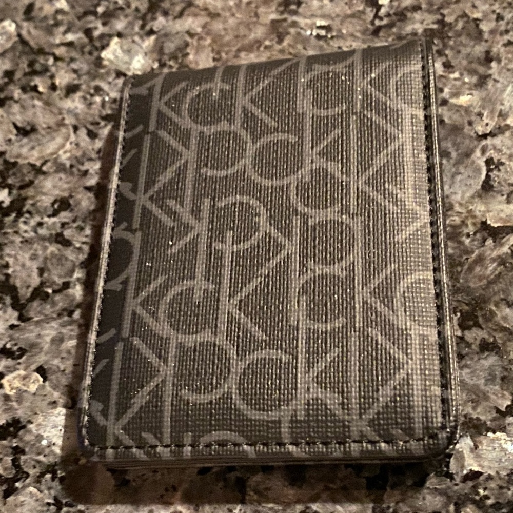Calvin Klein Metal Collar Wallet